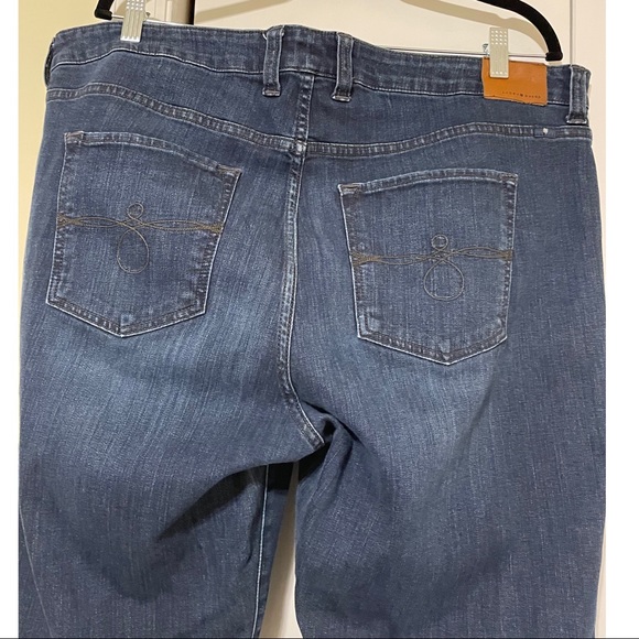 20W LUCKY BRAND Jeans | Ginger Straight | Dark Wash | fitted, plus, straight. - Picture 3 of 7